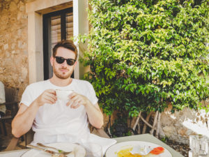 Johannes beim Frühstück im Carrossa